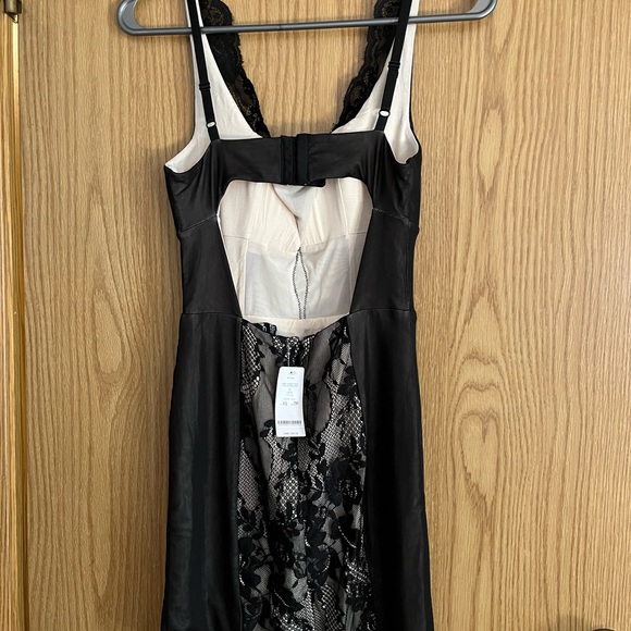 Black Lace Bebe dress BNWT - Picture 2 of 4